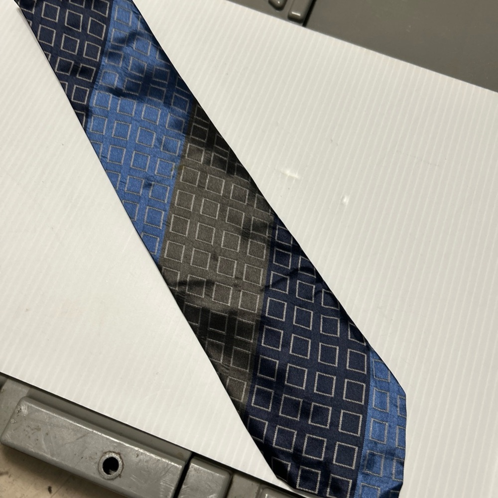 Sophisticated Blue and Black Patterned Tie